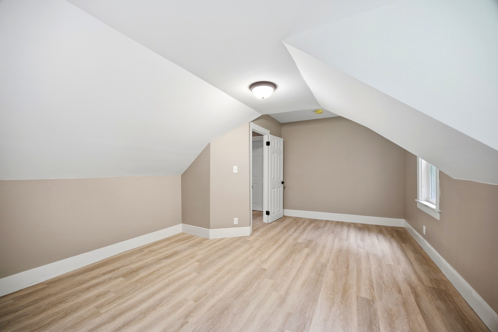 583 Main Street Warren, MA 01083 - Photo 23 of 39 Gallery Image 23