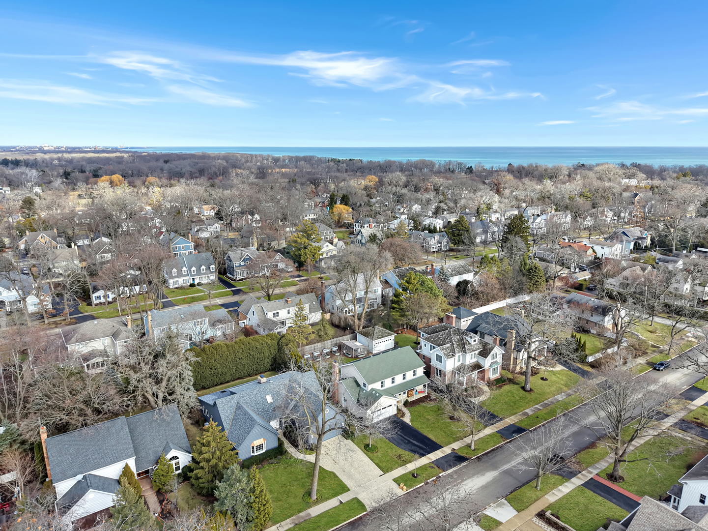 216 East Scranton Avenue Lake Bluff, IL 60044 - Photo 28 of 32 an aerial view of a city with lots of residential buildings