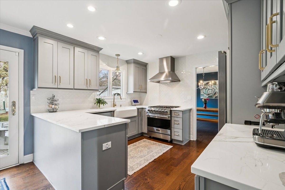 216 East Scranton Avenue Lake Bluff, IL 60044 - Photo 7 of 32 a kitchen with a sink stove and refrigerator
