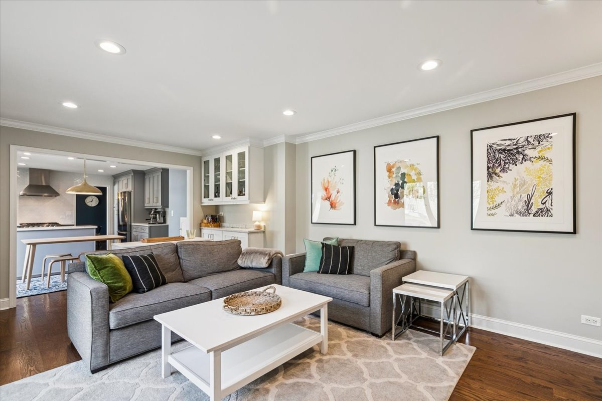 216 East Scranton Avenue Lake Bluff, IL 60044 - Photo 10 of 32 a living room with furniture and wooden floor