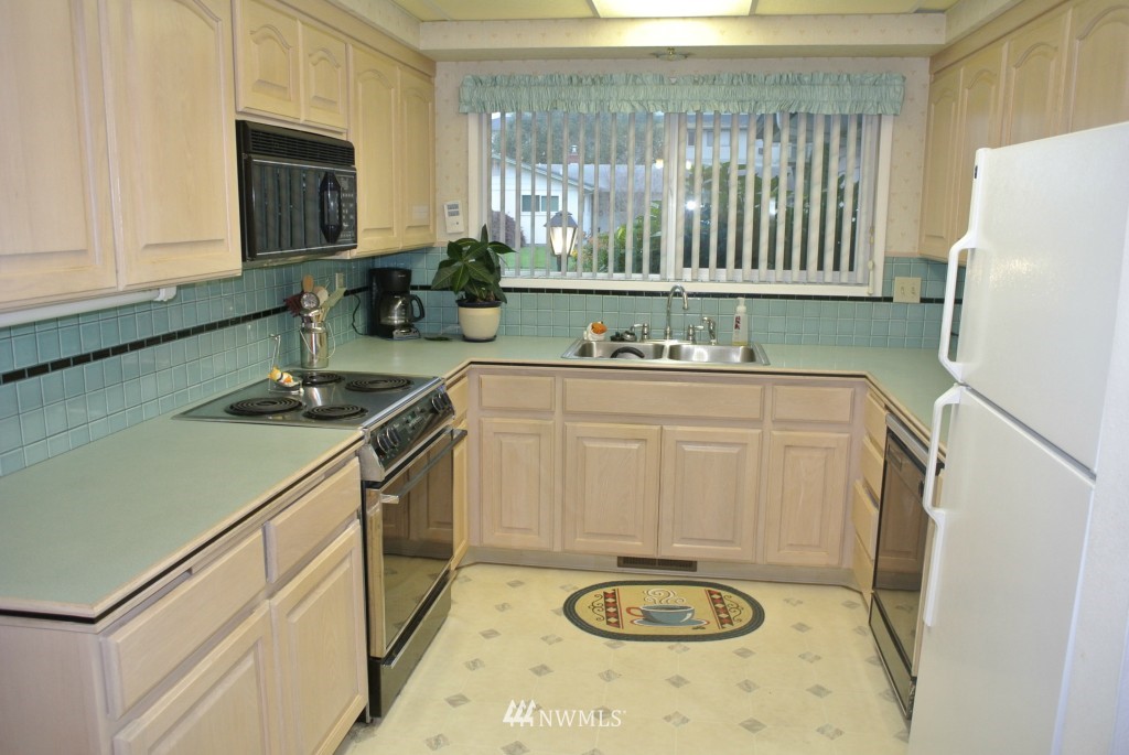 3245 Maple Street Longview, WA 98632 - Photo 3 of 12 Gallery Image 3
