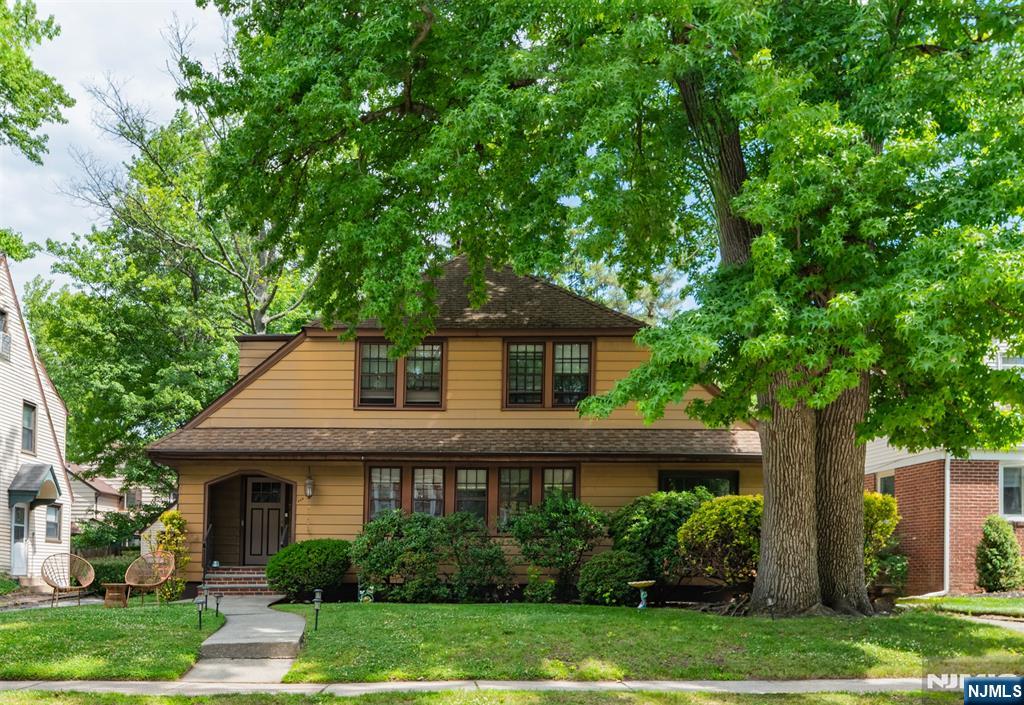 529 Wyndham Road Teaneck, NJ 07666 - Photo 3 of 30