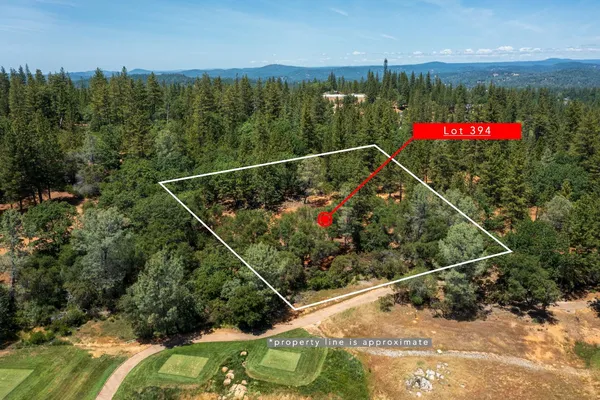 a view of a tennis court