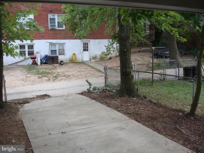 735 Beaverbrook Road Baltimore, MD 21212 - Photo 3 of 20 Parking Pad