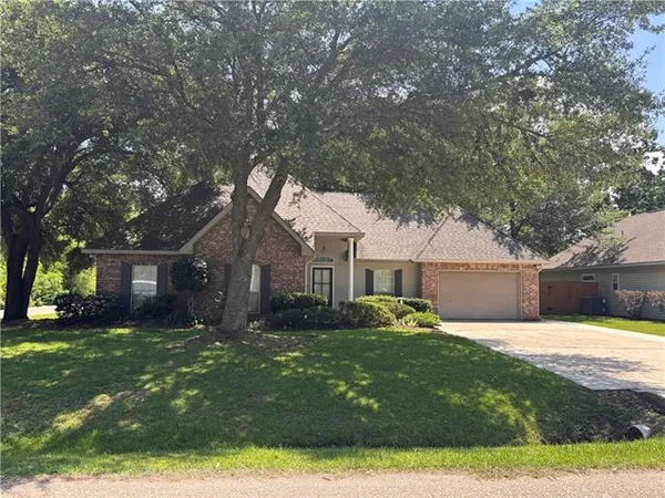 $2,250 | 909 Chevreuil Street, Mandeville, LA 70448