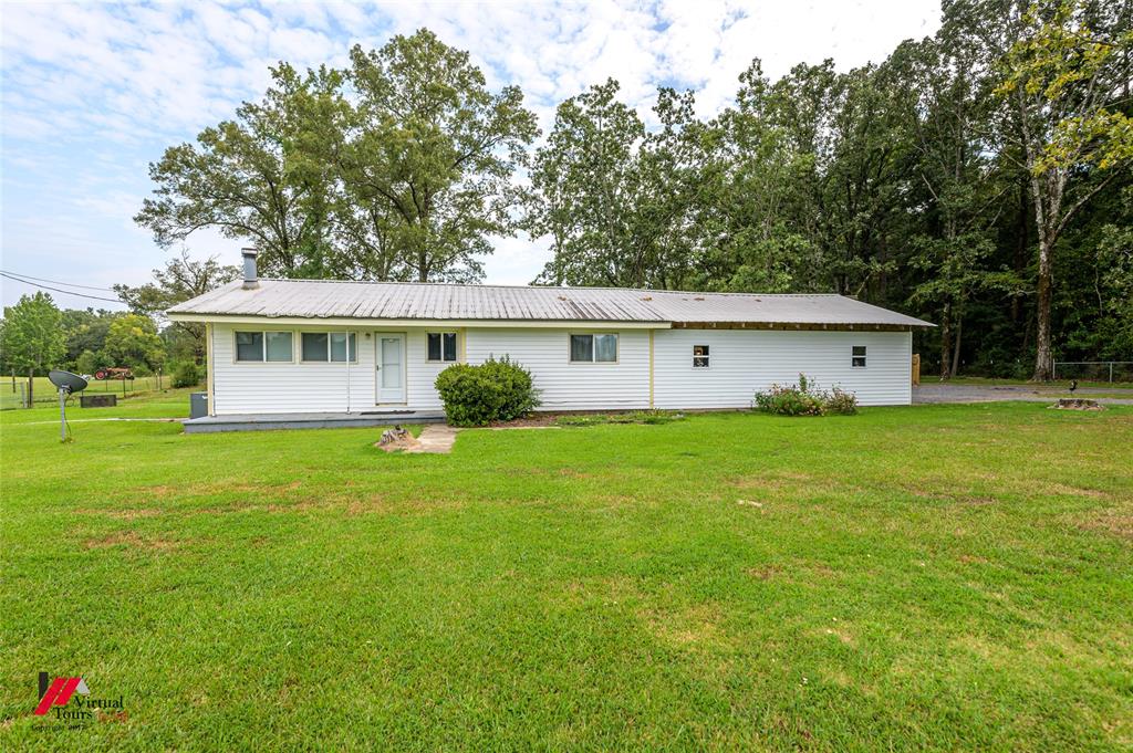 469 Foreman Road Doyline, LA 71023 - Photo 3 of 32 a front view of house with yard and green space
