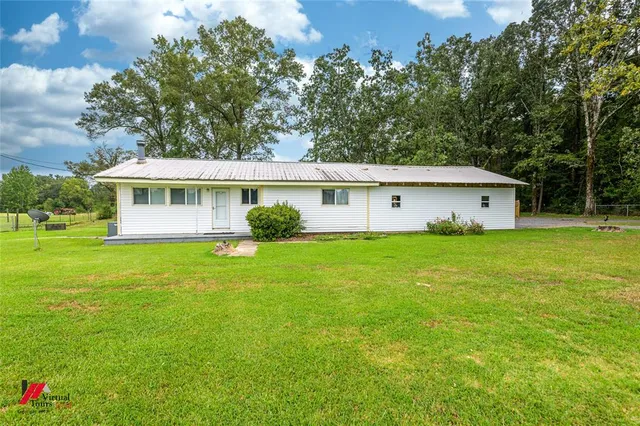 a view of a house with a backyard