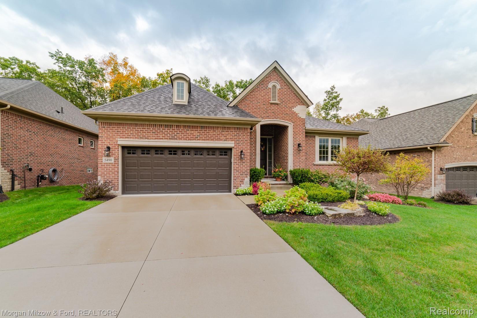 5490 Woodfall-3.jpg
