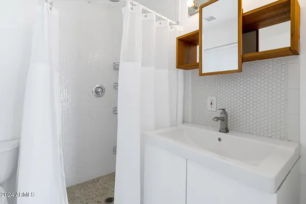 $4,195 | 4222 East Indianola Avenue, Phoenix, AZ 85018