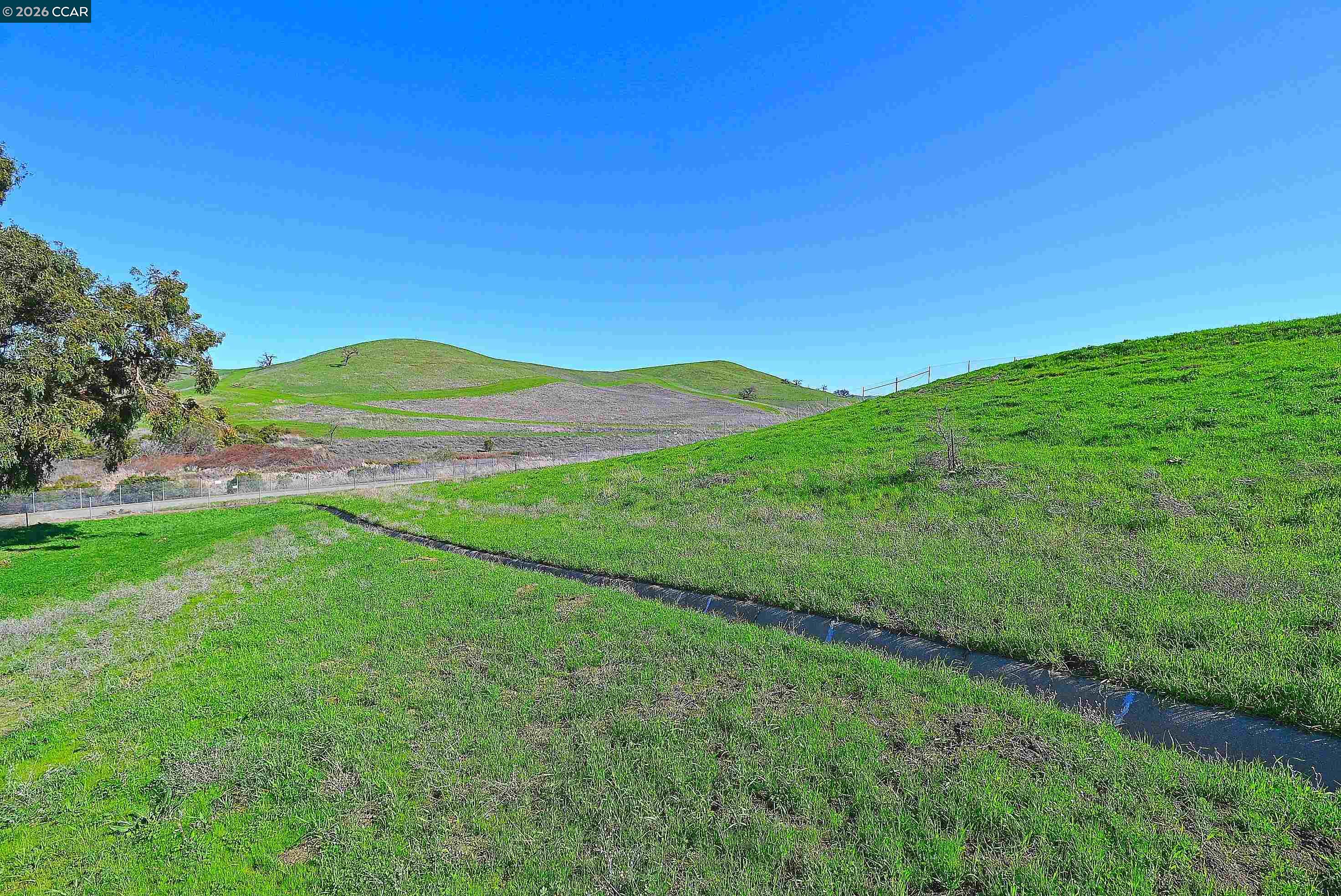 829 Deer Spring Circle Concord, CA 94521 - Photo 43 of 50 a view of an mountain with a garden