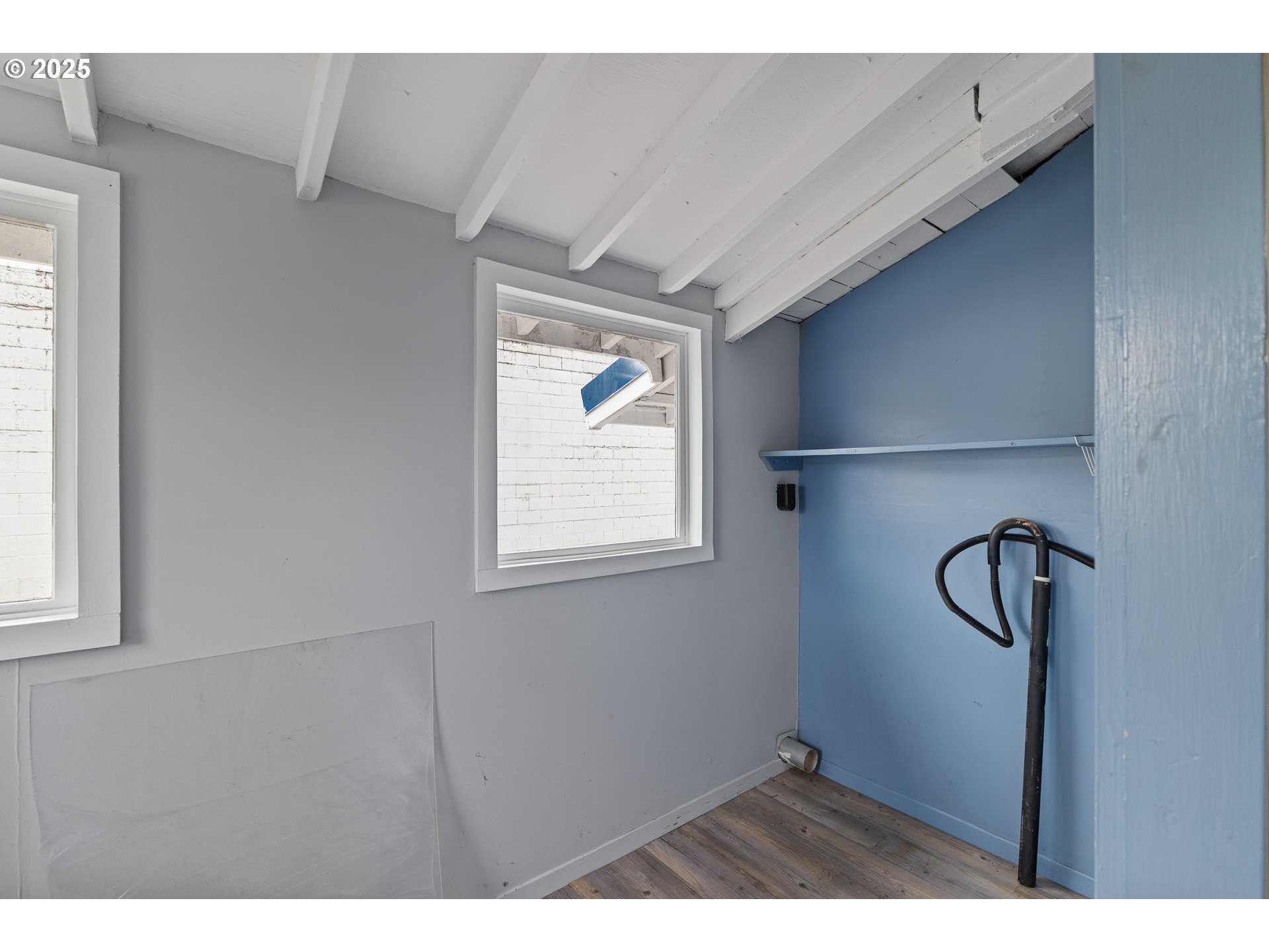 141 Poplar Street Powers, OR 97466 - Photo 21 of 37 a picture of a room