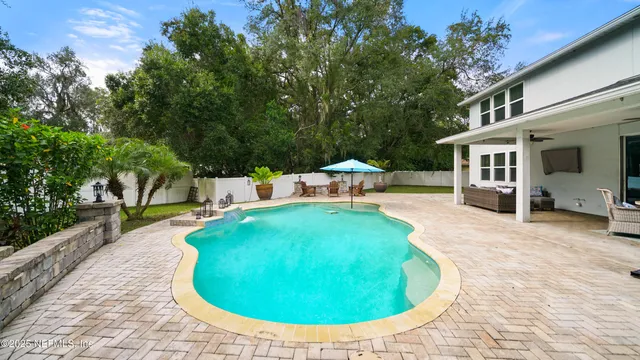 an aerial view of a house with outdoor space and lake view