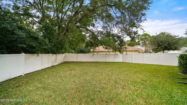 a picture of a wall with a white wall