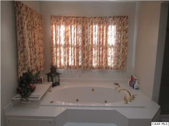 208 Hickory Hill Road Fishersville, VA 22939 - Photo 16 of 31 master bath