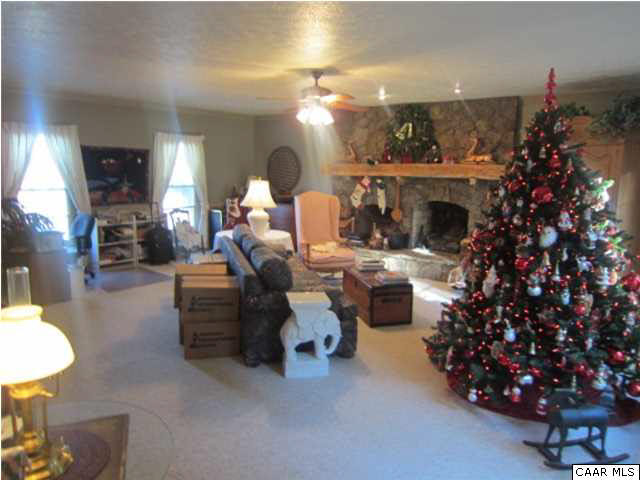 208 Hickory Hill Road Fishersville, VA 22939 - Photo 2 of 31 Family room