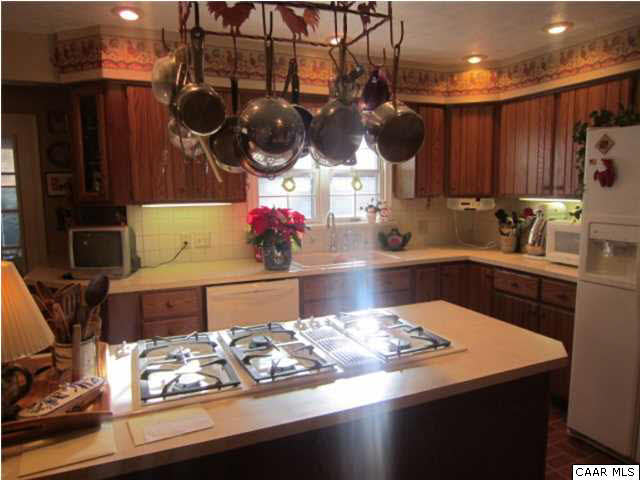 208 Hickory Hill Road Fishersville, VA 22939 - Photo 7 of 31 Island