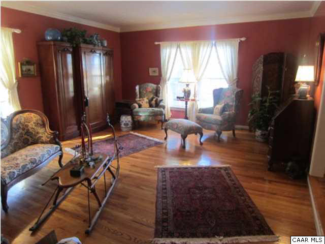 208 Hickory Hill Road Fishersville, VA 22939 - Photo 10 of 31 Living room