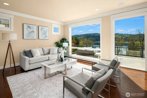 $2,248,000 | 3825 201st Court Southeast, Sammamish, WA 98075