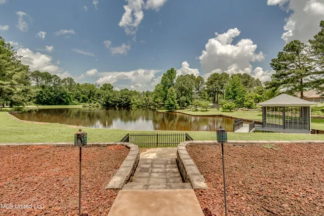 $1,499,000 | 123 Lakeshire Cove, Canton, MS 39046