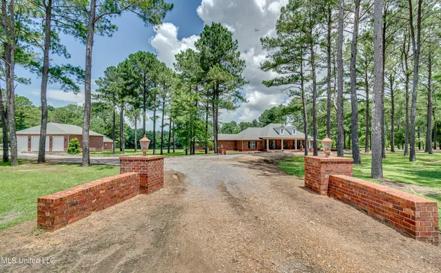 $1,499,000 | 123 Lakeshire Cove, Canton, MS 39046