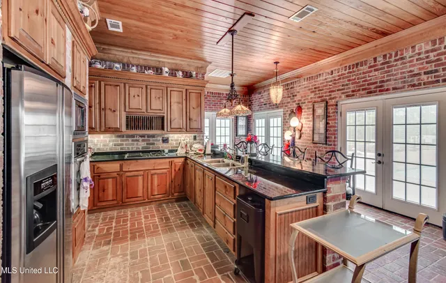 $1,499,000 | 123 Lakeshire Cove, Canton, MS 39046