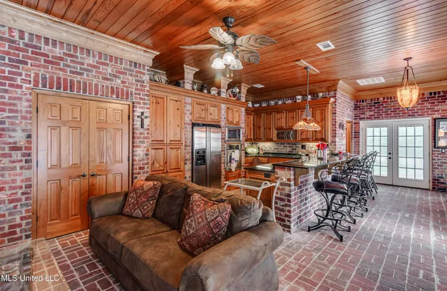 $1,499,000 | 123 Lakeshire Cove, Canton, MS 39046