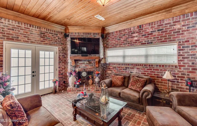 $1,499,000 | 123 Lakeshire Cove, Canton, MS 39046