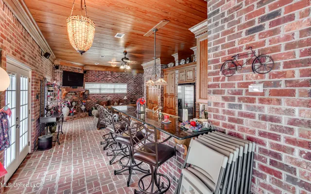 $1,499,000 | 123 Lakeshire Cove, Canton, MS 39046