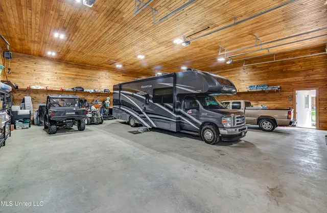 $1,499,000 | 123 Lakeshire Cove, Canton, MS 39046