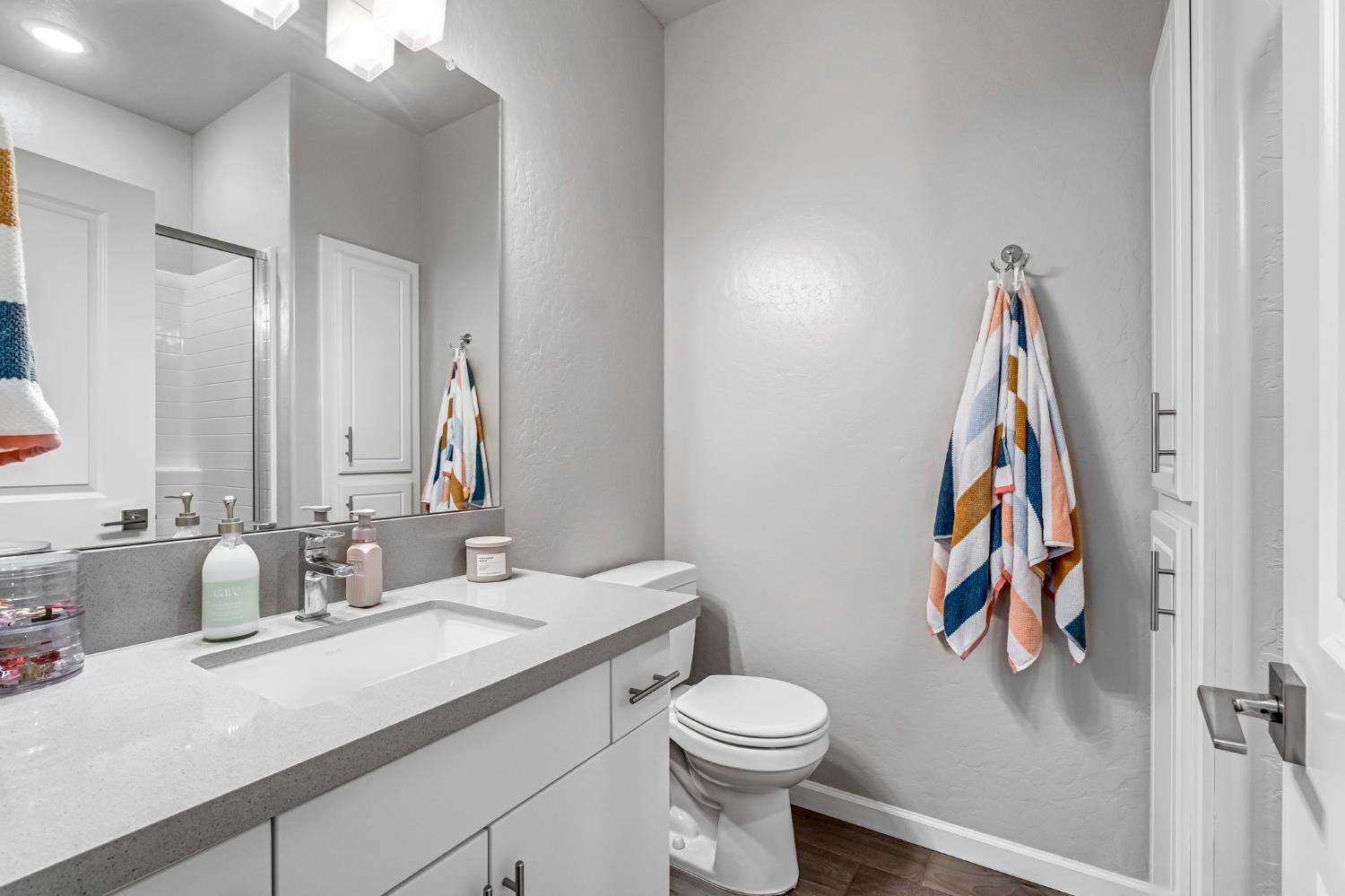 968 Pinnacle Drive Madera, CA 93636 - Photo 31 of 39 a bathroom with a toilet sink and mirror