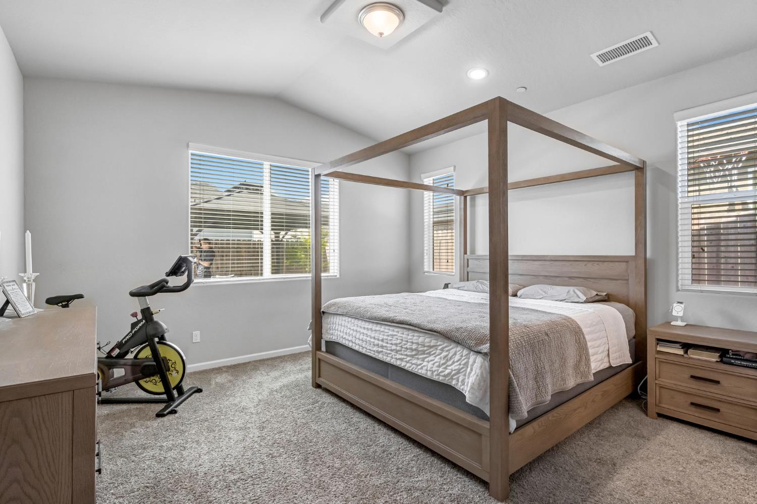 968 Pinnacle Drive Madera, CA 93636 - Photo 33 of 39 a bed room with a bed and a window