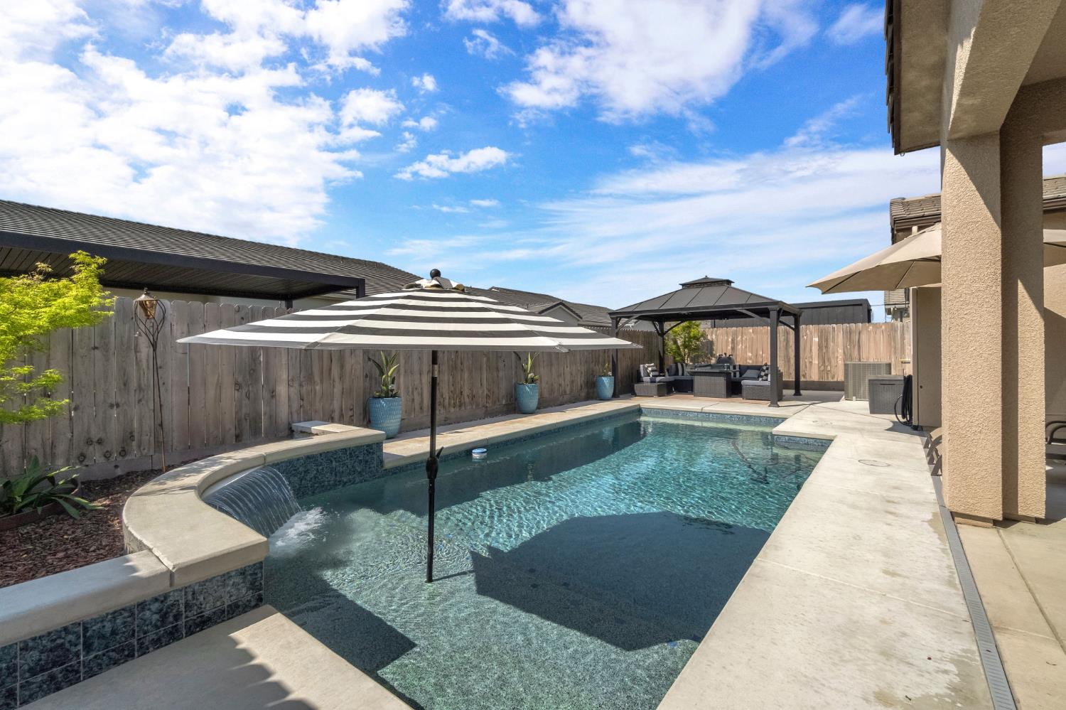 968 Pinnacle Drive Madera, CA 93636 - Photo 5 of 39 a backyard of a house with table and chairs