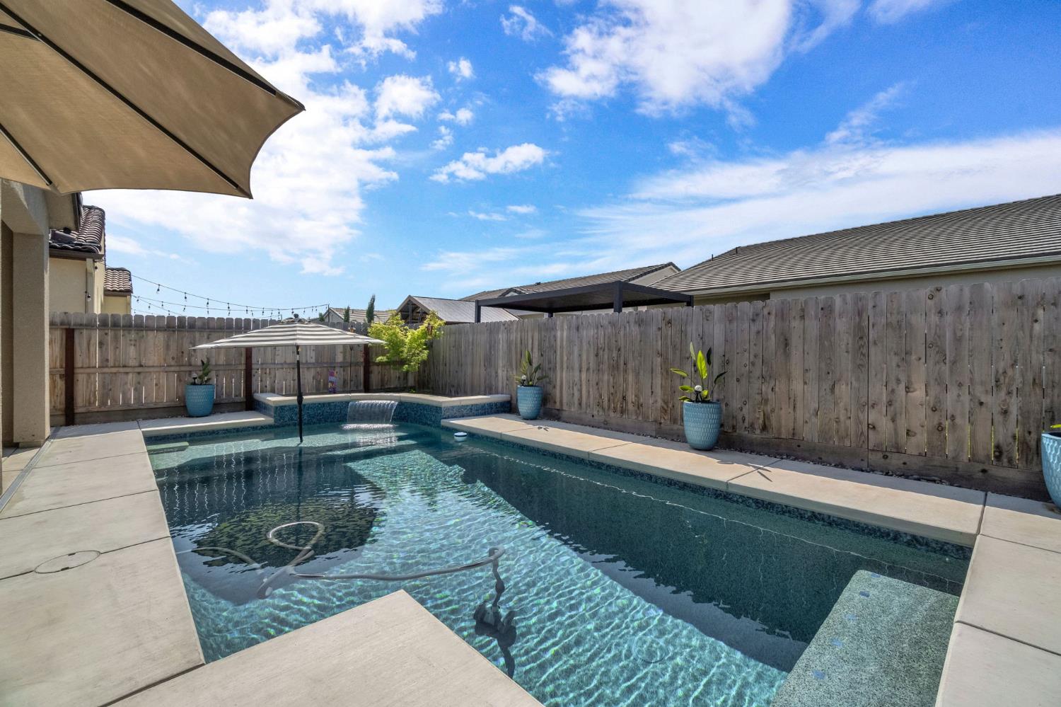 968 Pinnacle Drive Madera, CA 93636 - Photo 6 of 39 a view of a backyard with sitting area
