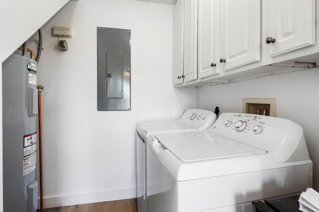 720 Mariners Way Boynton Beach, FL 33435 - Photo 34 of 49 a utility room with dryer and washer
