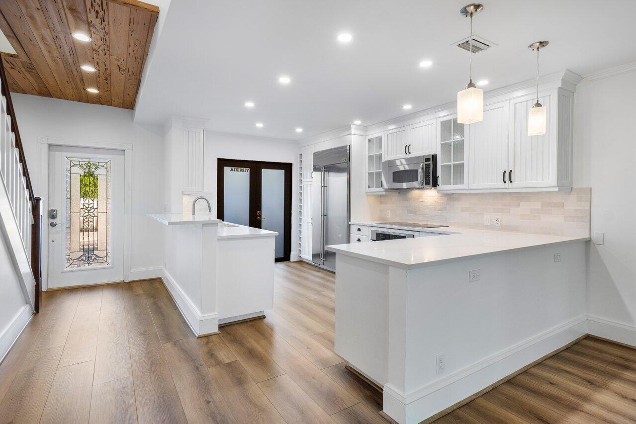 720 Mariners Way Boynton Beach, FL 33435 - Photo 4 of 49 a large kitchen with kitchen island a stove a sink a refrigerator and a counter space