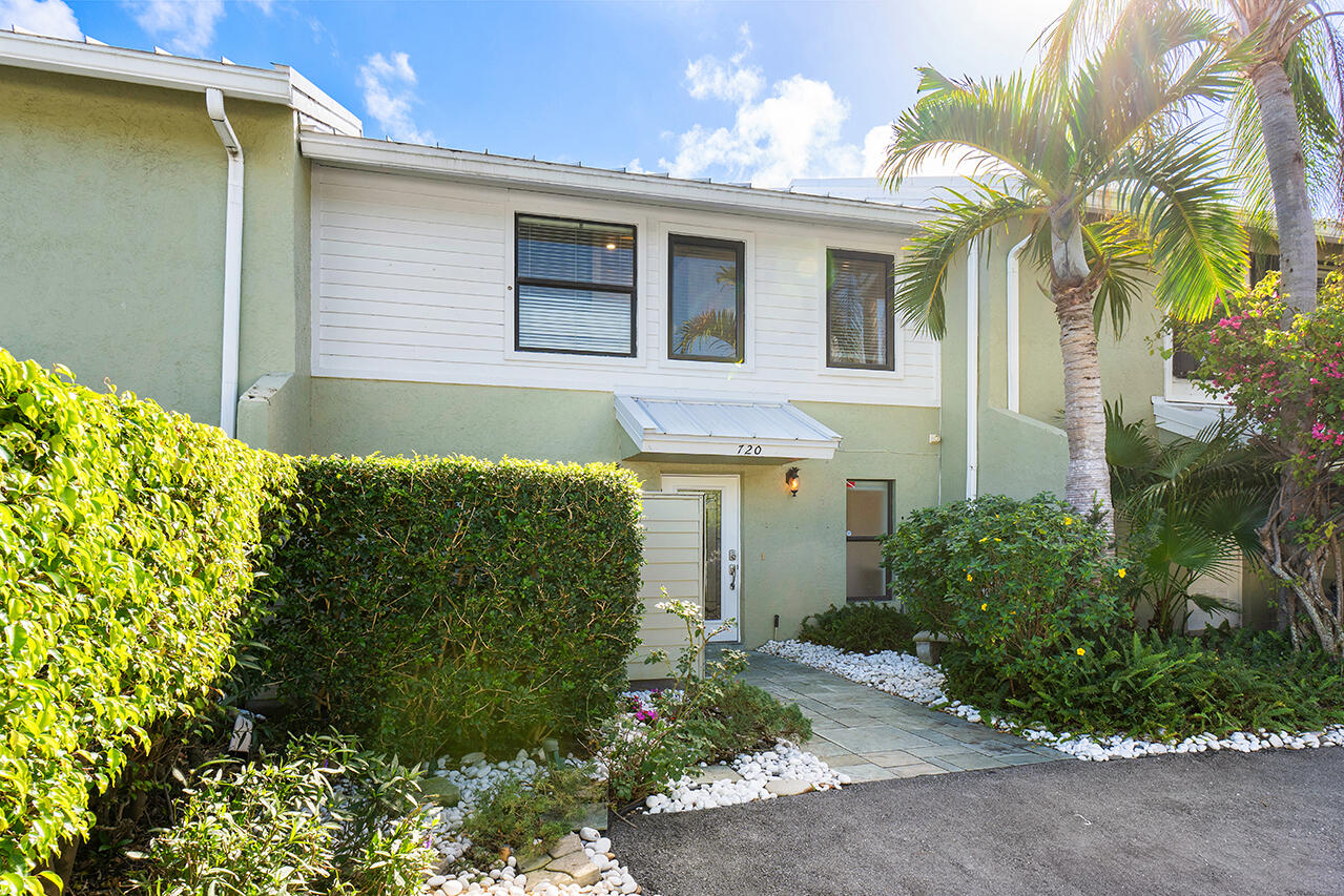 720 Mariners Way Boynton Beach, FL 33435 - Photo 41 of 49 a front view of a house with a yard