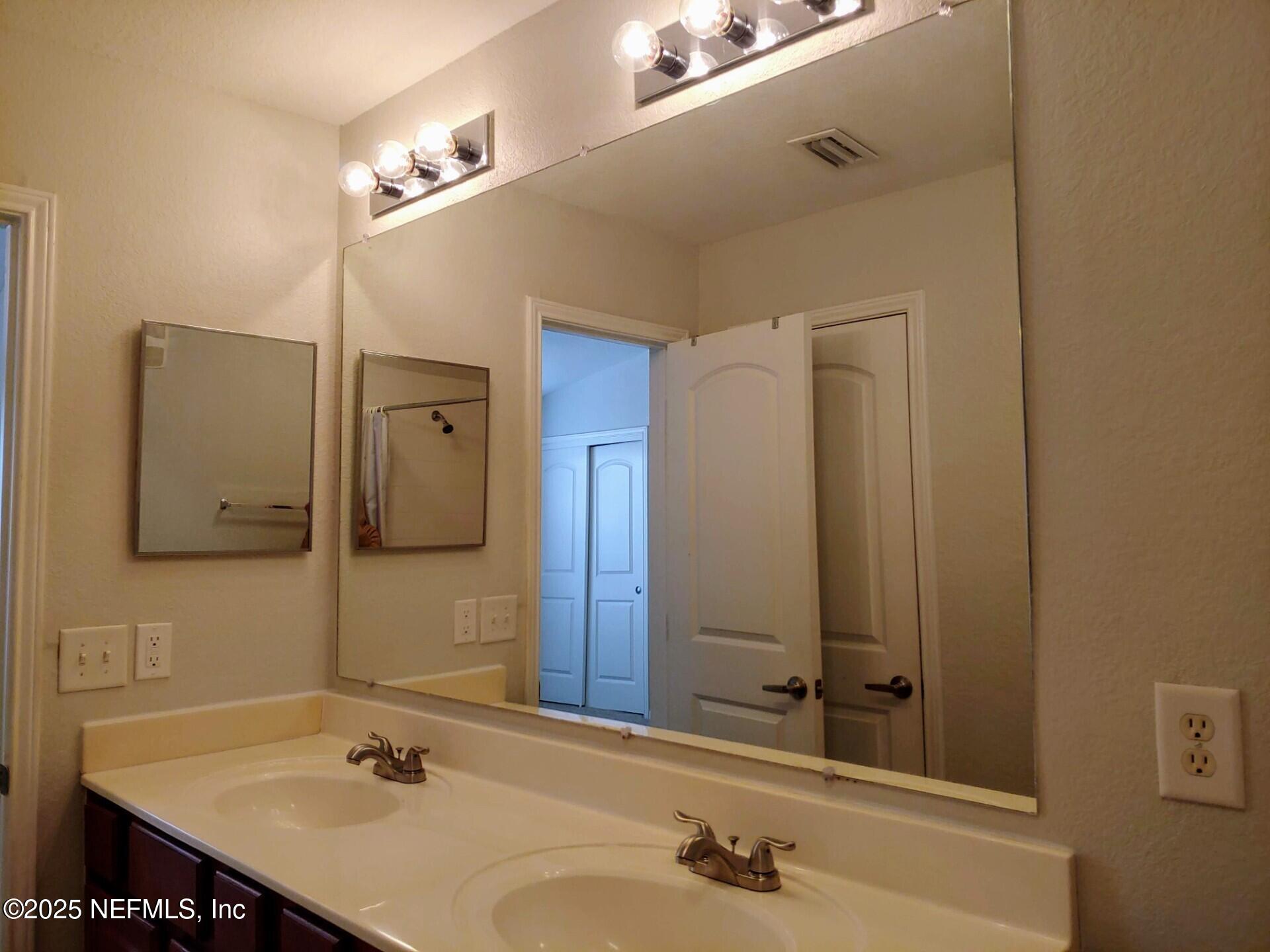 10200 Belle Rive Boulevard, Unit 3605 Jacksonville, FL 32256 - Photo 21 of 34 Master bathroom
