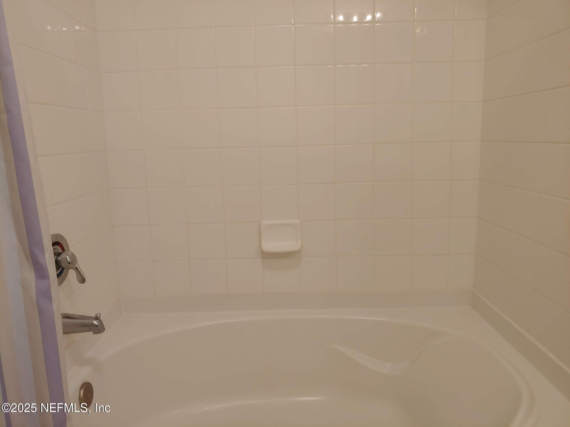 10200 Belle Rive Boulevard, Unit 3605 Jacksonville, FL 32256 - Photo 22 of 34 Master tub