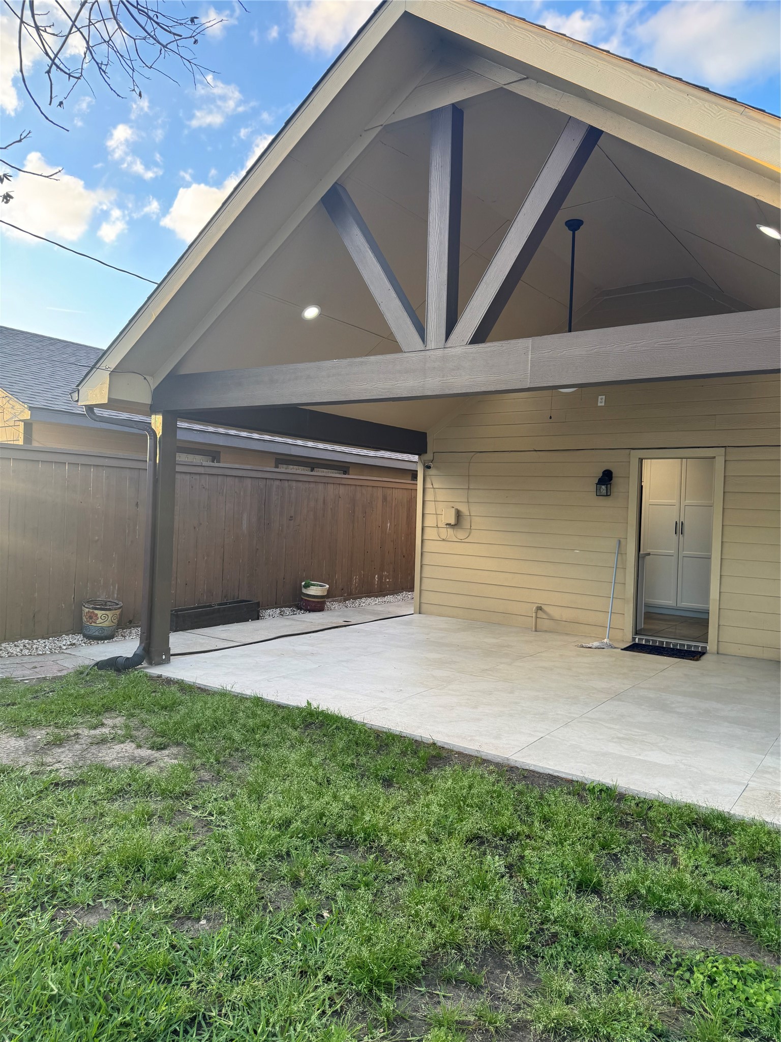 534 Sulphur Street Houston, TX 77034 - Photo 27 of 46 a backyard of a house