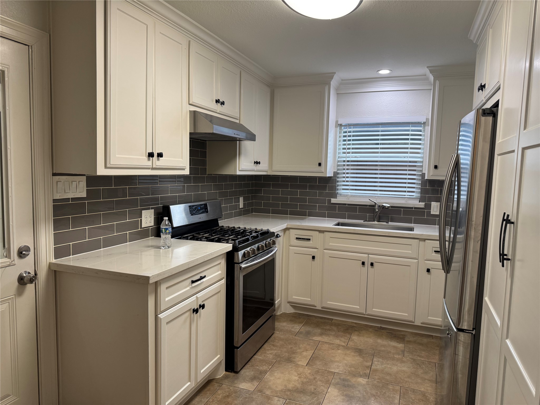 534 Sulphur Street Houston, TX 77034 - Photo 29 of 46 a kitchen with stainless steel appliances granite countertop a sink stove and refrigerator