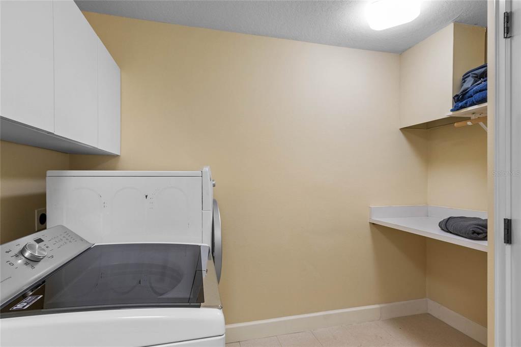 16940 Apopka Springs Boulevard Montverde, FL 34756 - Photo 29 of 36 a utility room with dryer and washer