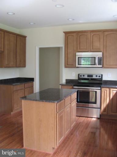 3 New Cut Road Severn, MD 21144 - Photo 2 of 22 Kitchen with granite and SS appliances