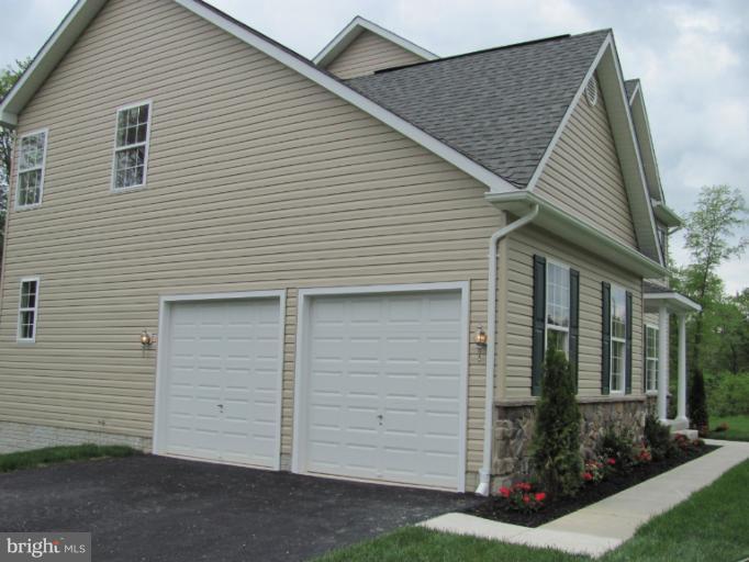 3 New Cut Road Severn, MD 21144 - Photo 15 of 22 Side entry garage.