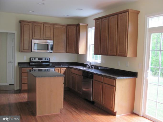 3 New Cut Road Severn, MD 21144 - Photo 18 of 22 Upgraded 42" maple cabinets w/granite
