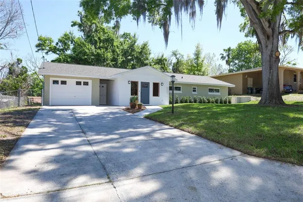 a view of a house with a yard