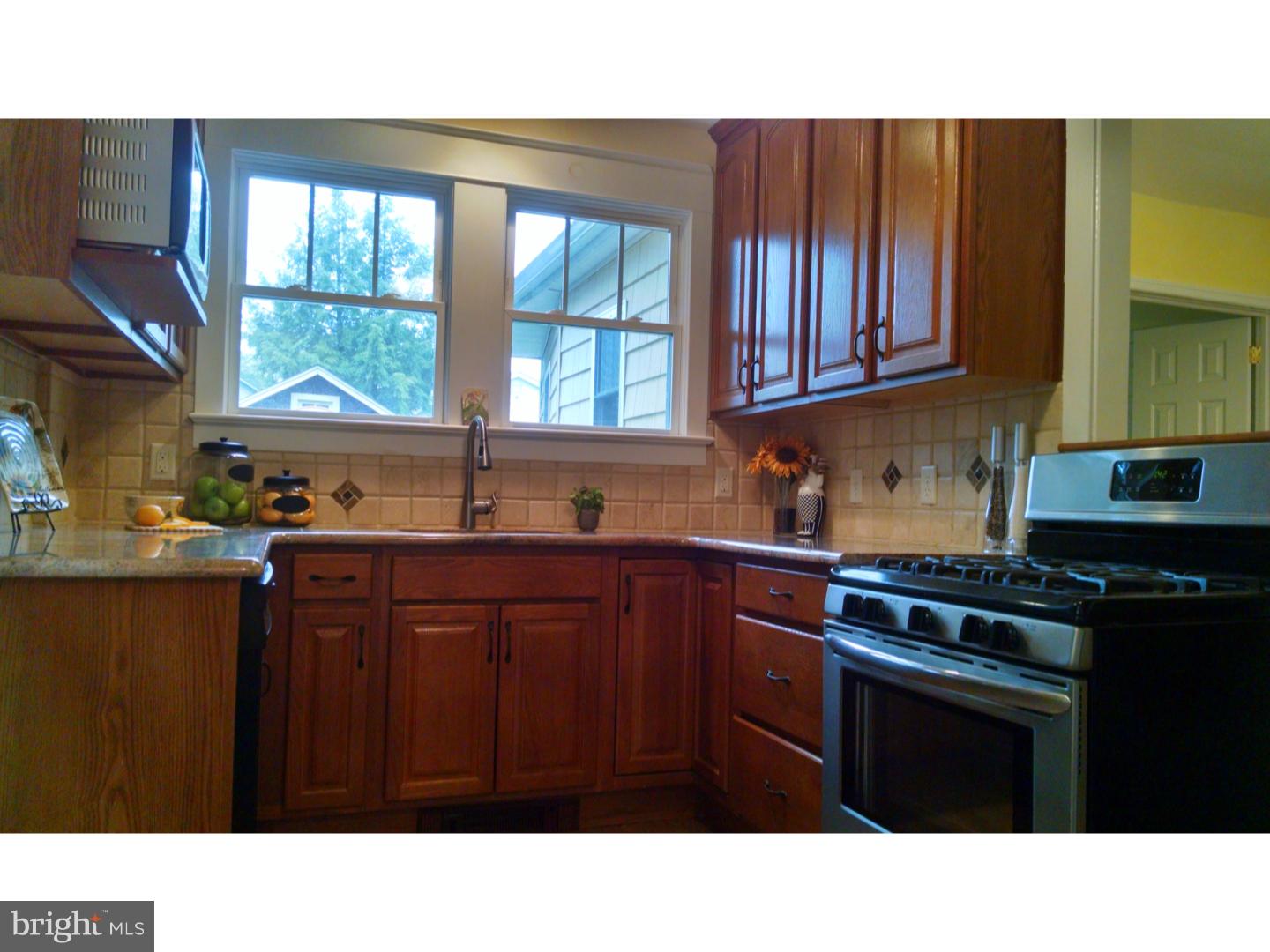 146 East Avon Road Brookhaven, PA 19015 - Photo 3 of 25 Gallery Image 3
