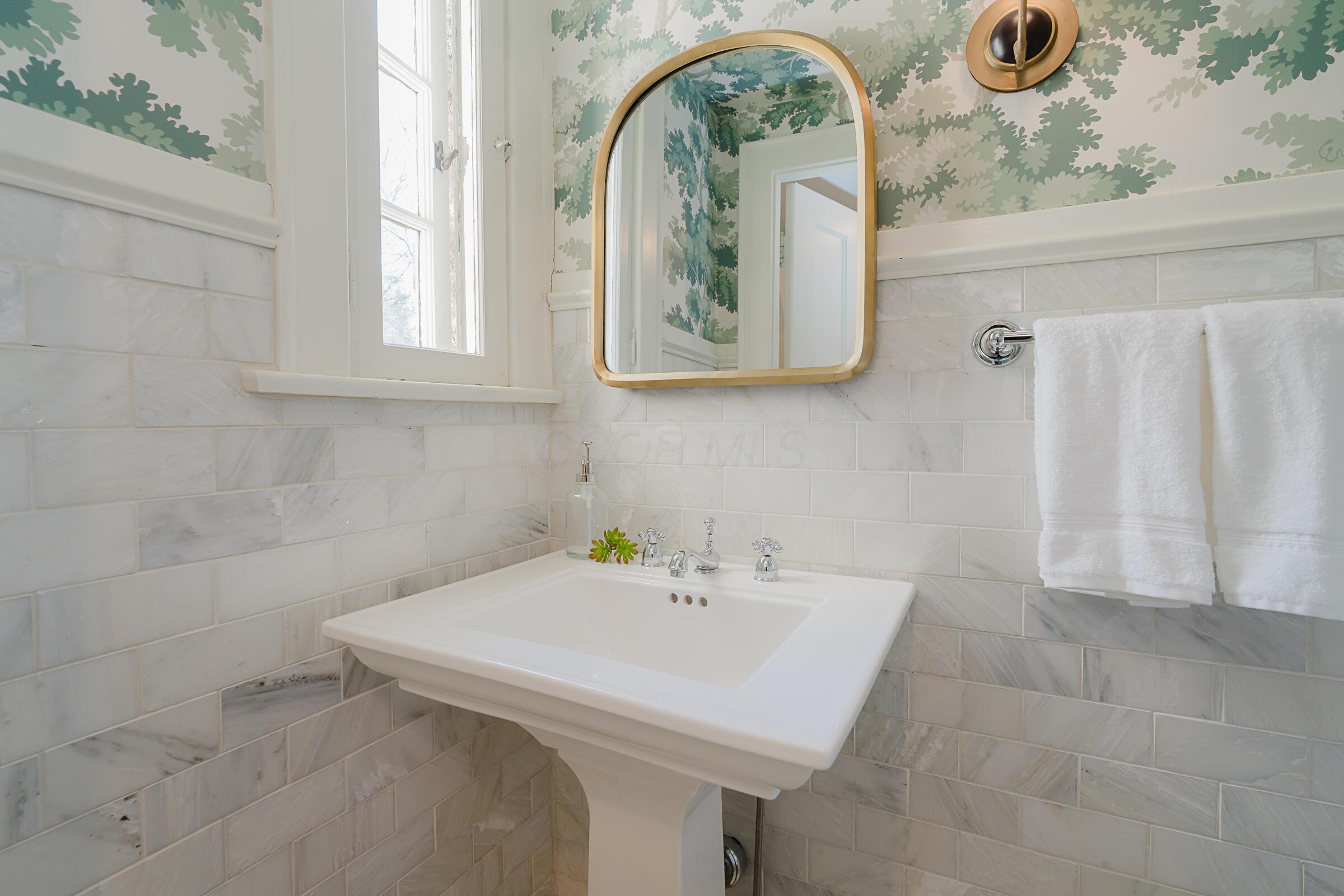 22 Preston Road Columbus, OH 43209 - Photo 6 of 63 Half Bath