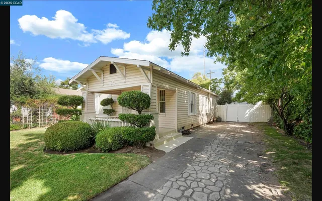 $2,600 | 511 Locust Street, Lodi, CA 95240