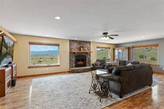 $969,900 | 507 Van Egmond Drive, Penrose, CO 81240