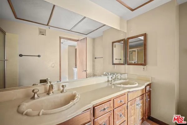 $3,200 | 880 West 1st Street, Unit 304, Los Angeles, CA 90012